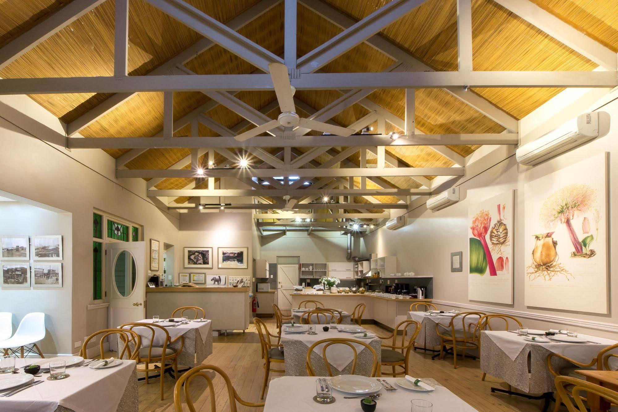 Quarry Lake Inn Ист-Лондон Экстерьер фото
